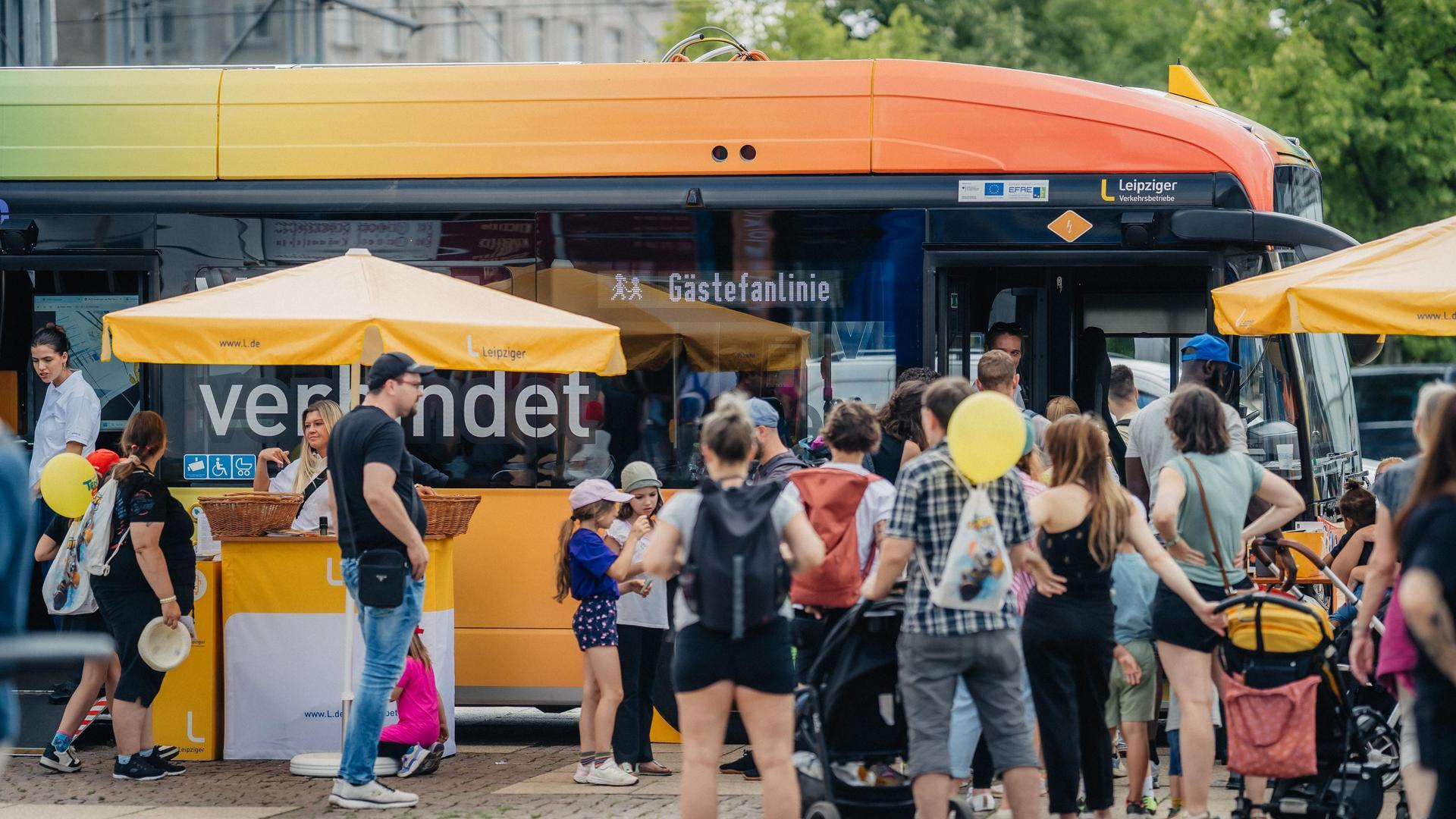 Andrang am E-Bus beim Kinderfest