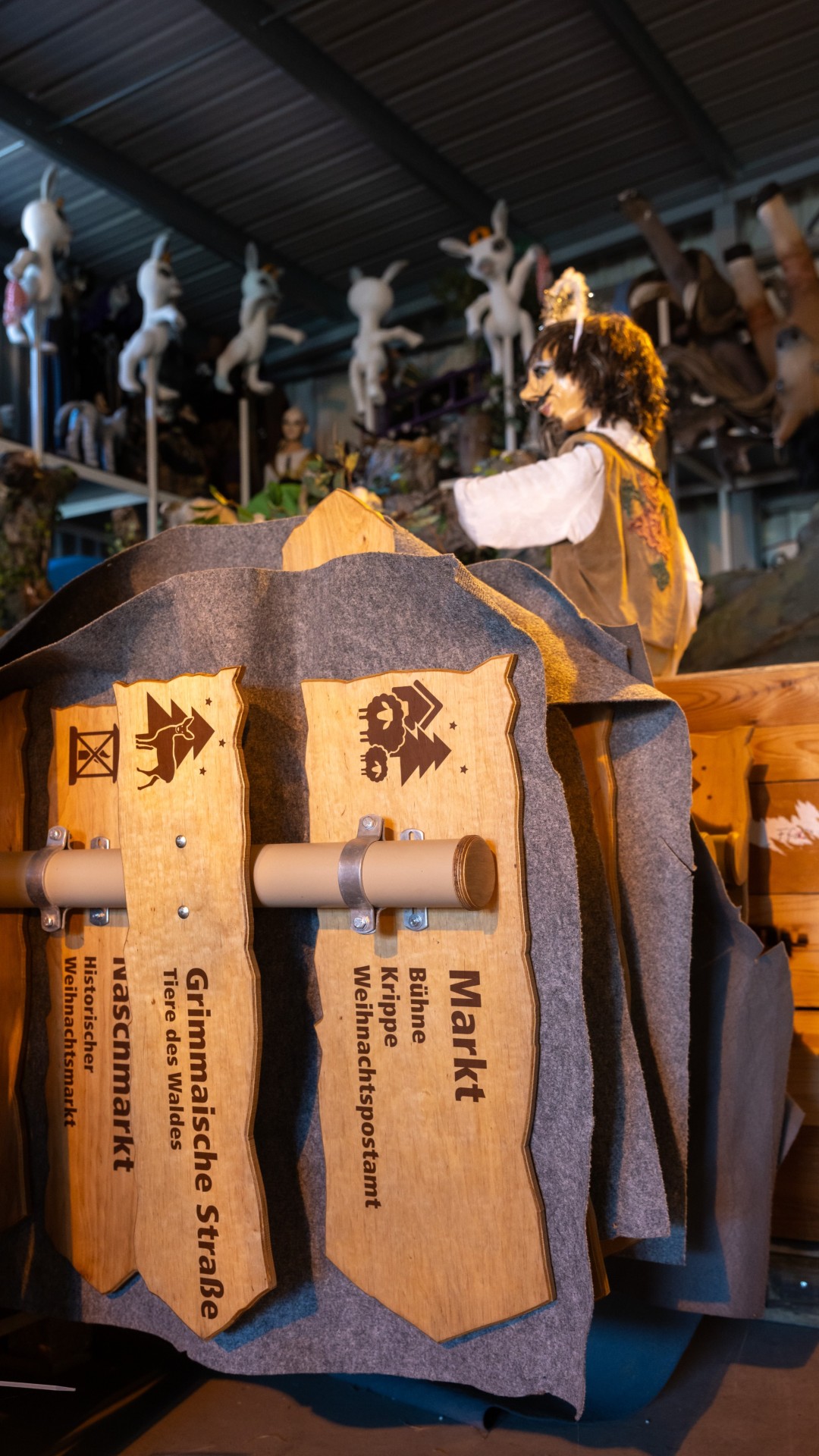 Eingelagerte Figuren für den Weihnachtsmarkt