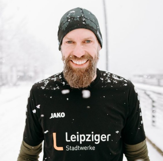 Winterhart Bernd Wommer bei seinem Marathontraining.