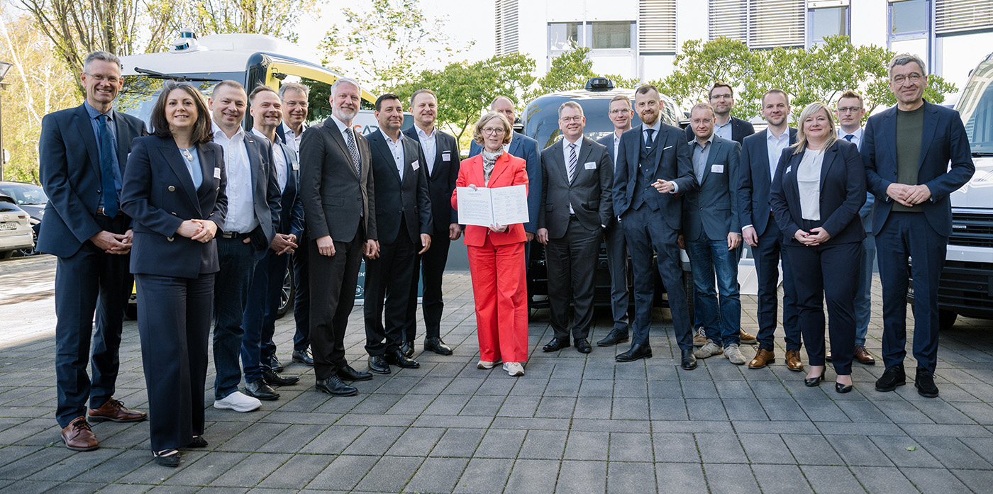 LVB unterzeichnen Absichtserklärung zum autonomen Fahren 