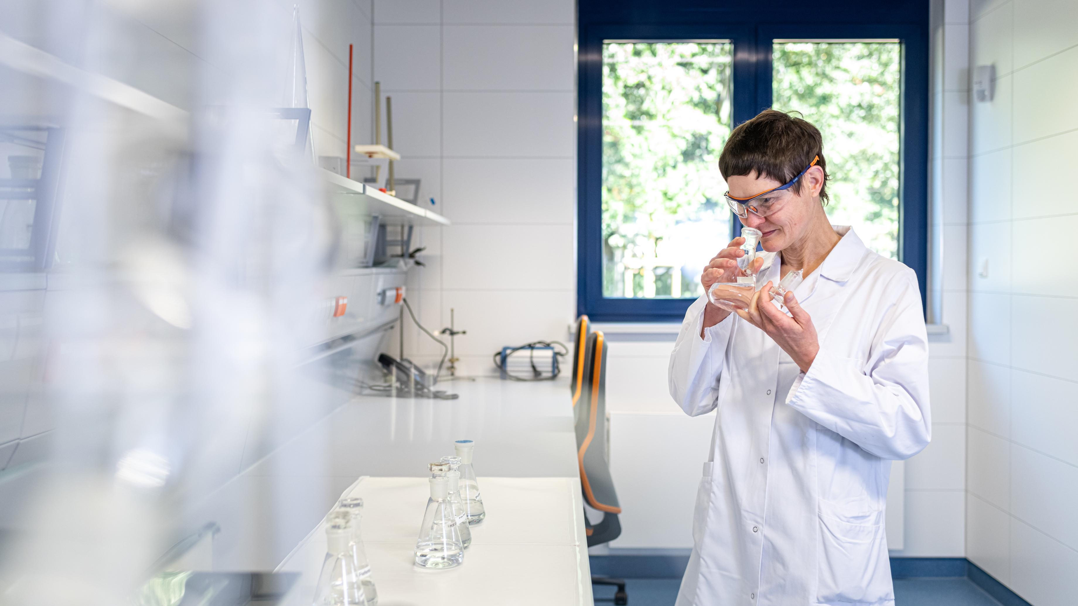 Geruchstest im Trinkwasserlabor