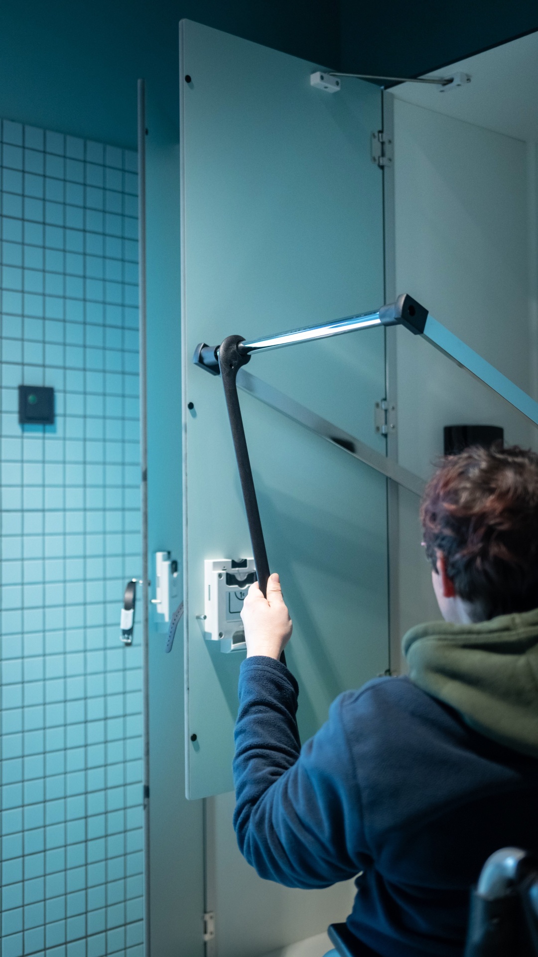 Herunterziehbare Kleiderstange im Sportbad am Rabet 