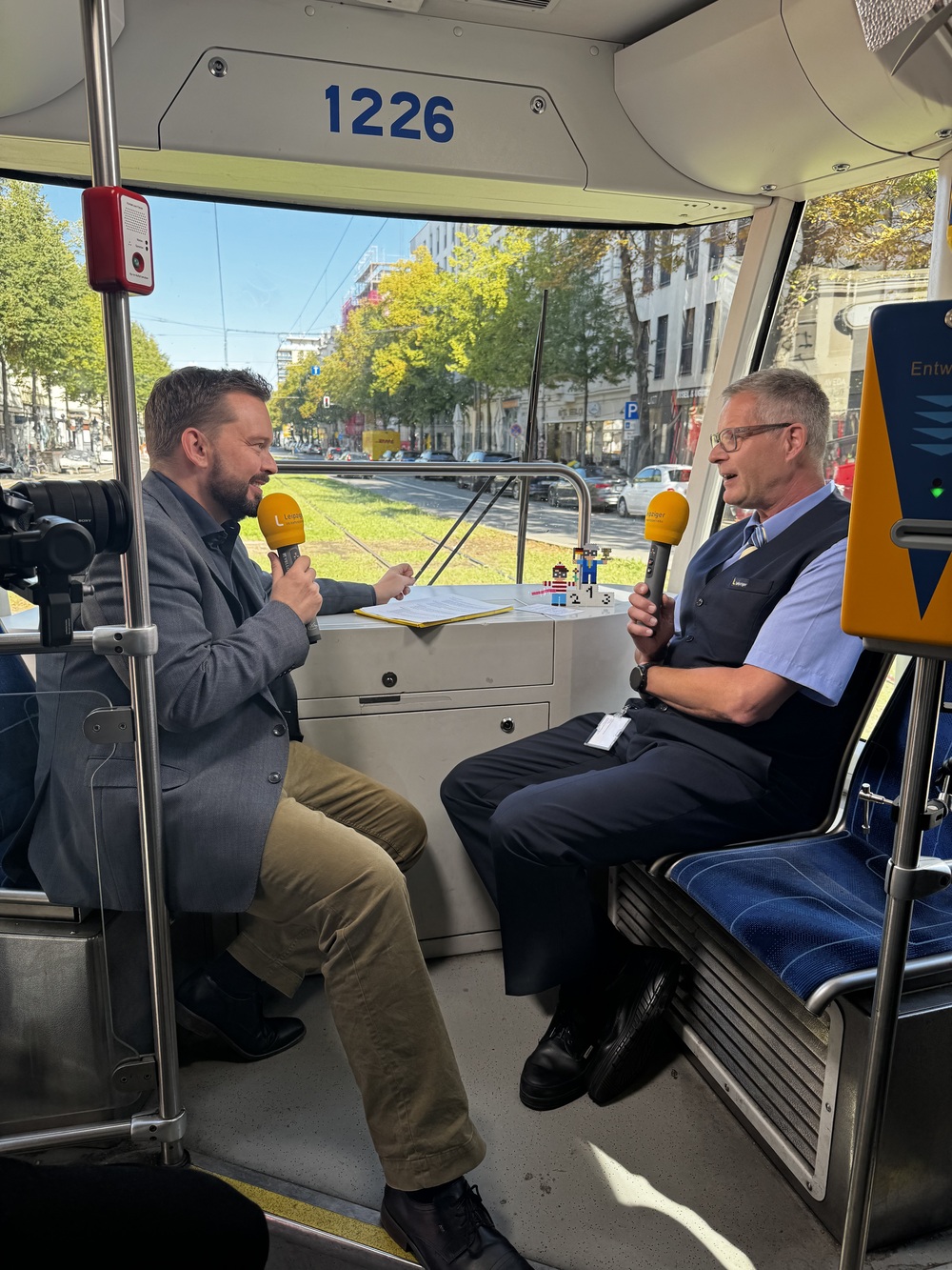 Moderator Marc Backhaus und Tram-Weltmeister Thomas Langkopf im Gespräch